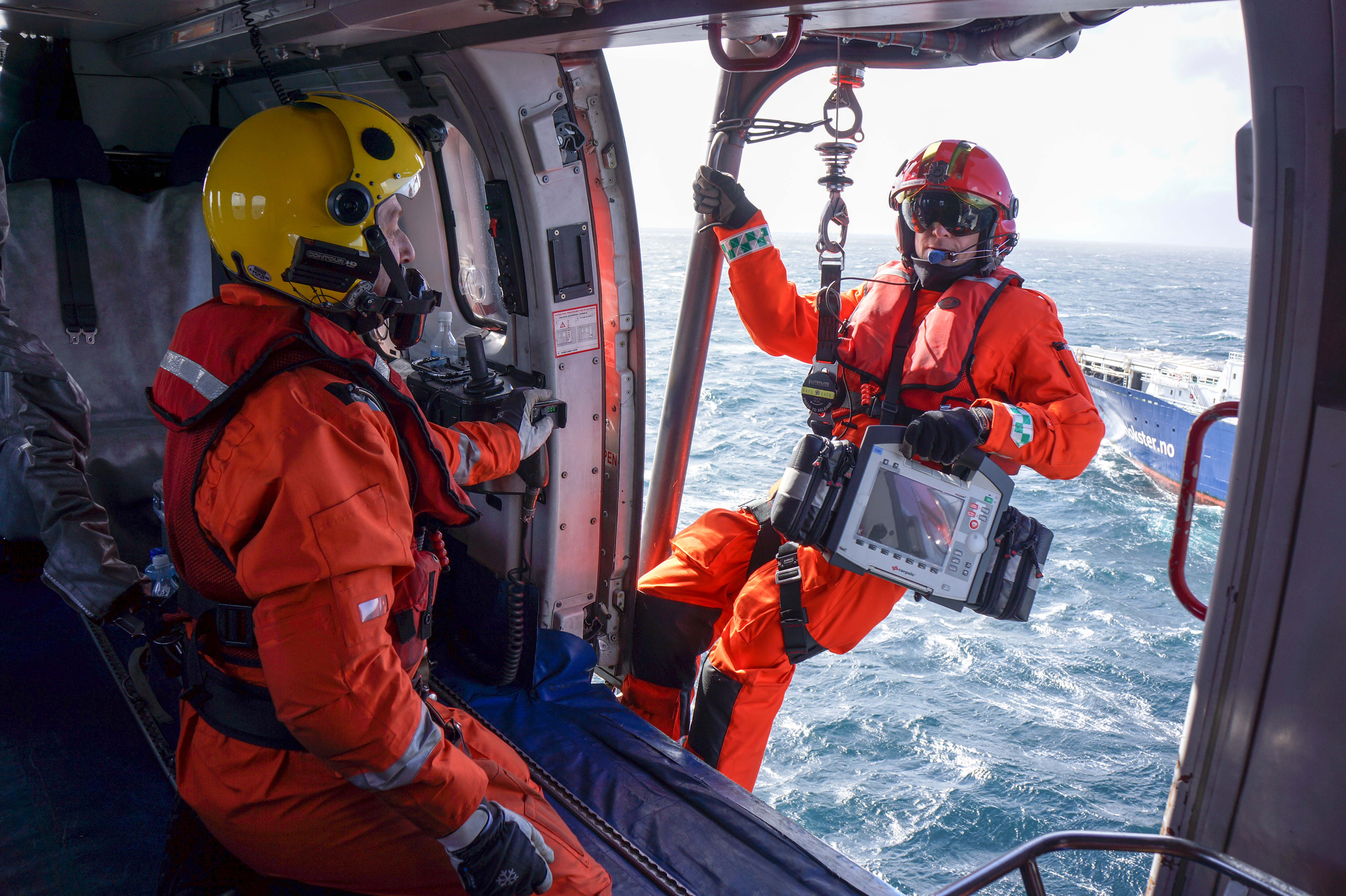 HEMS With Corpuls 3 Being Roped Off (1)