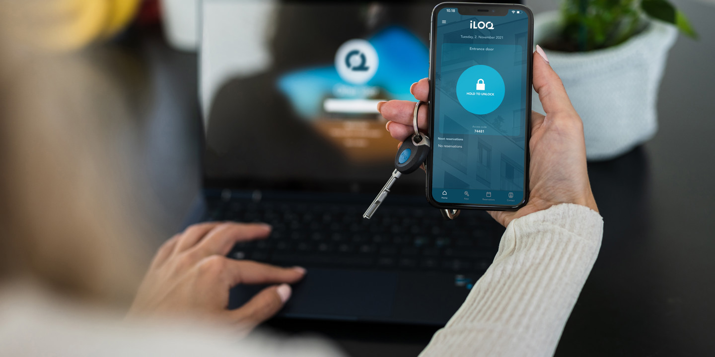 Iloq HOME Using With PC In Background (1)